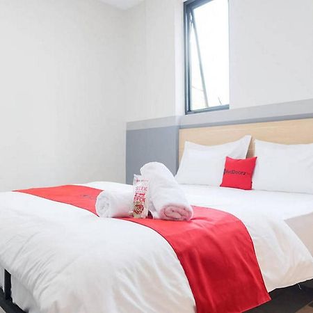 Reddoorz Plus Near Taman Anggrek Mall Cakarta Dış mekan fotoğraf