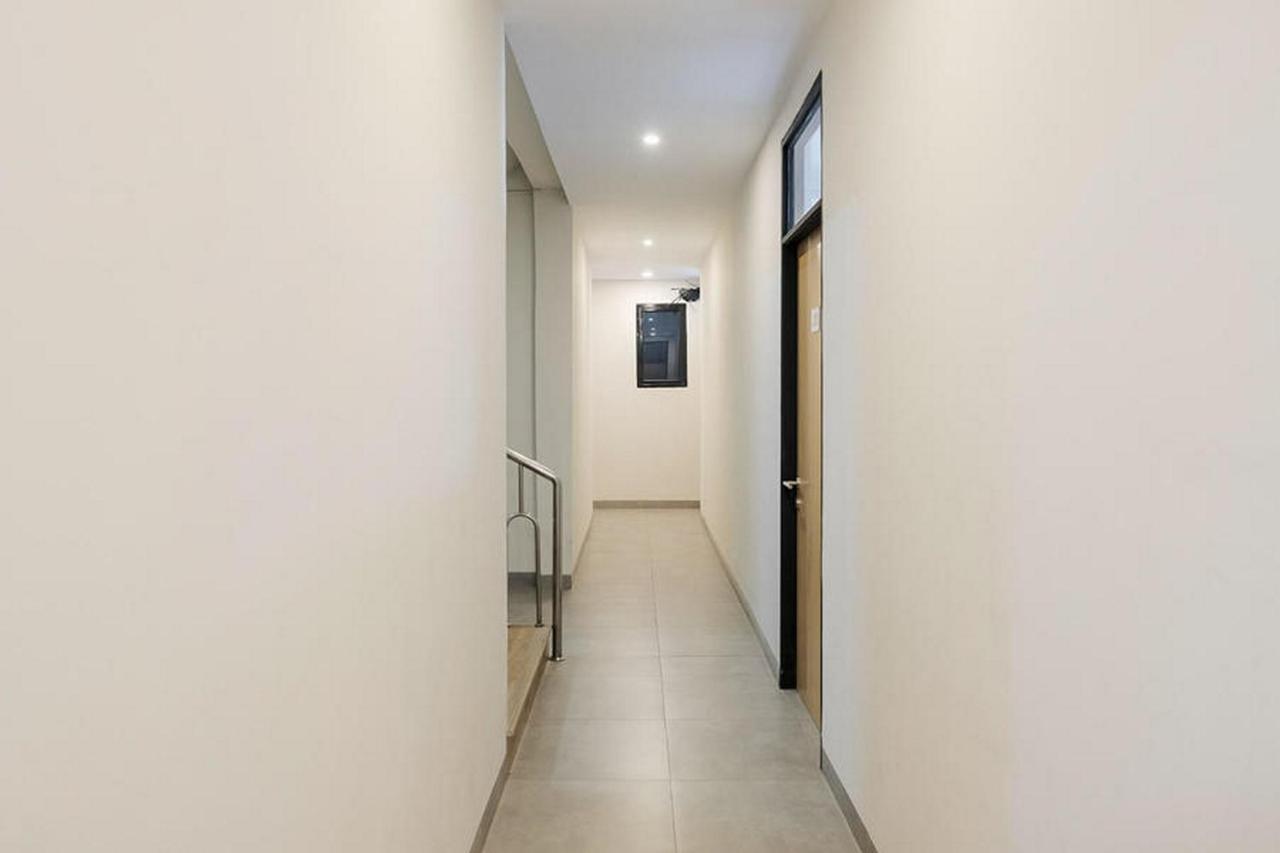 Reddoorz Plus Near Taman Anggrek Mall Cakarta Dış mekan fotoğraf