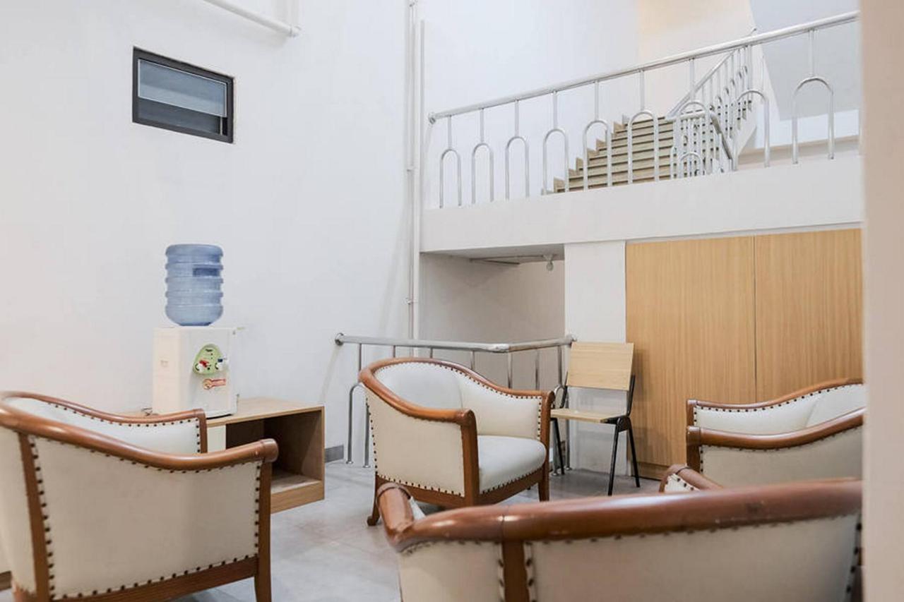 Reddoorz Plus Near Taman Anggrek Mall Cakarta Dış mekan fotoğraf