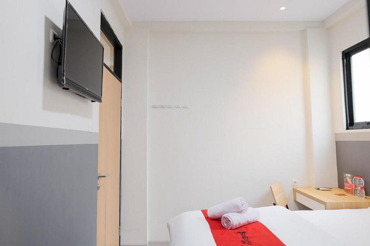 Reddoorz Plus Near Taman Anggrek Mall Cakarta Dış mekan fotoğraf